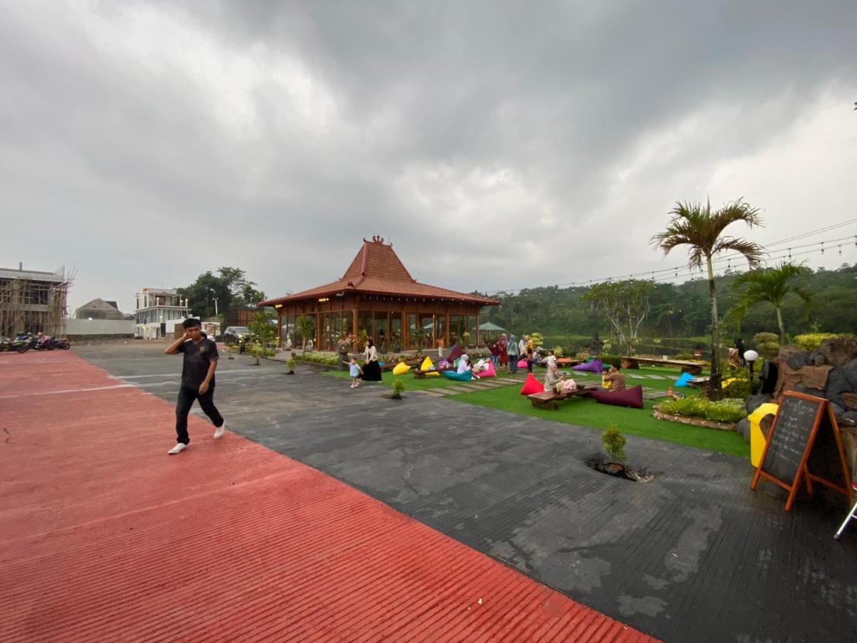 Resort & Resto Talaga Sundayana Subang Kültér fotó