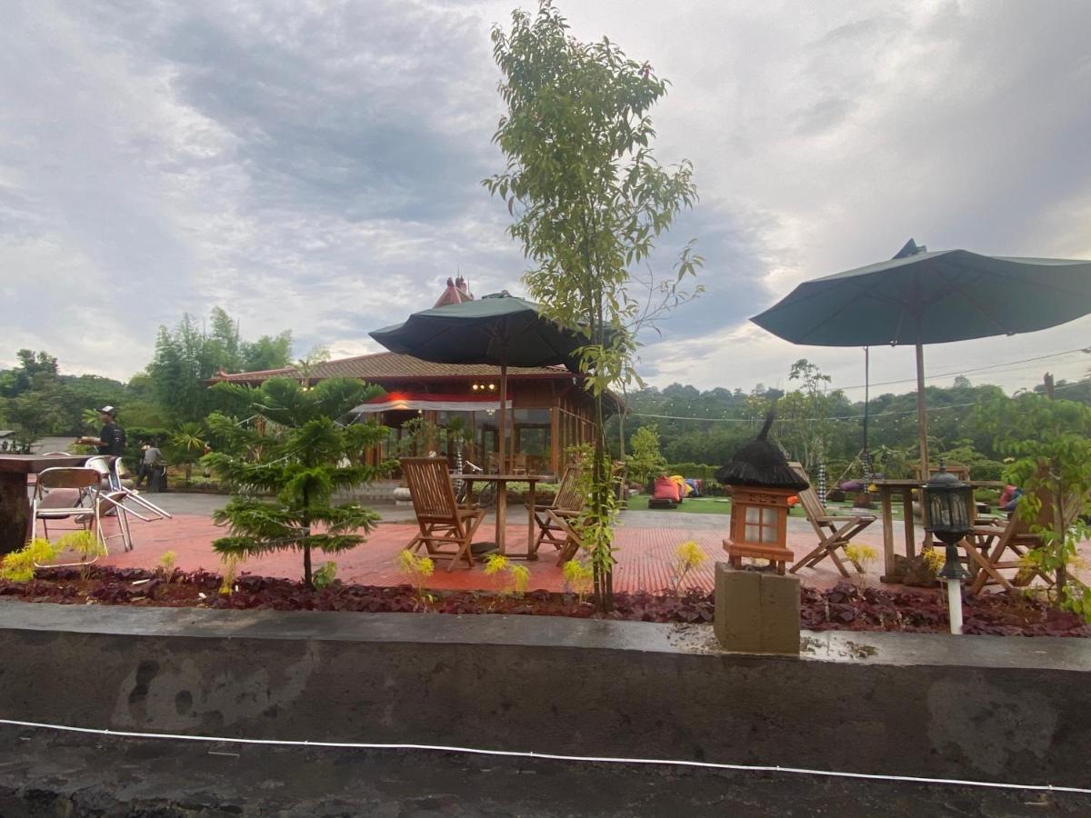 Resort & Resto Talaga Sundayana Subang Kültér fotó