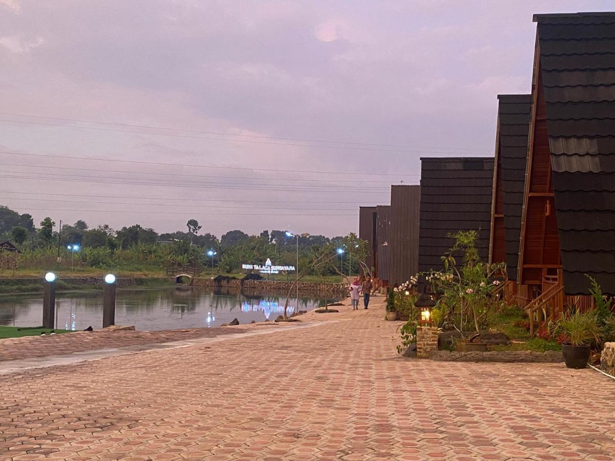 Resort & Resto Talaga Sundayana Subang Kültér fotó